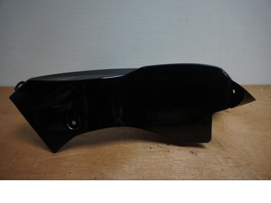 Höger sida på Toppkåpsinsida från en Suzuki GSX-R 1100 -2007 motorcykel.