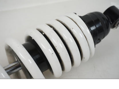 Vänster sida på Stötdämpare från en KTM RC 390 -2019 motorcykel.