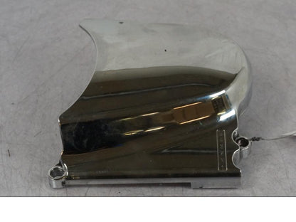 Snett nerifrån på Drevkåpa från en Suzuki VZ 800 -2000 motorcykel.