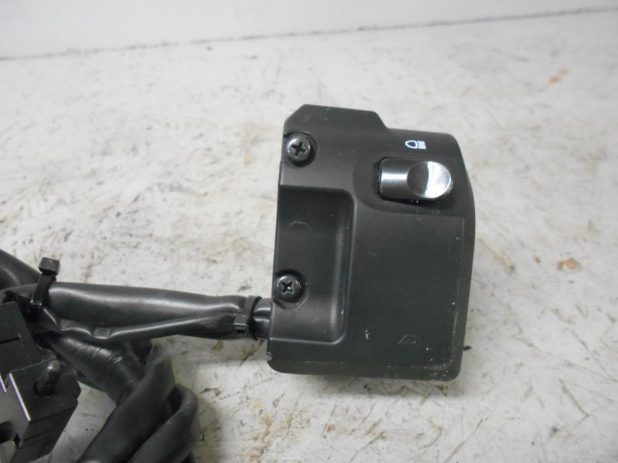 Höger sida på Styrelreglage från en Triumph Tiger 800 -2016 motorcykel.