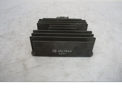 Höger sida på Likriktare från en Kawasaki Versys 650 -2014 motorcykel.