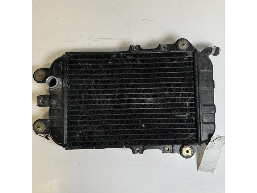 Framsidan på Vattenkyl från en Kawasaki VN 750 -1994 motorcykel.