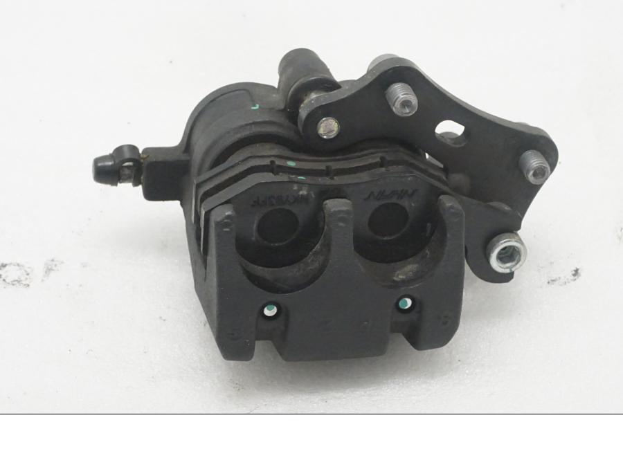 Baksidan på Bromsok från en Kawasaki Z 400 -2020 motorcykel.