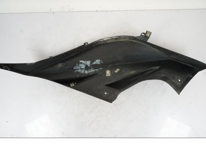 Snett uppifrån på Sidkåpa från en Yamaha YZF-R 125 -2008 motorcykel.