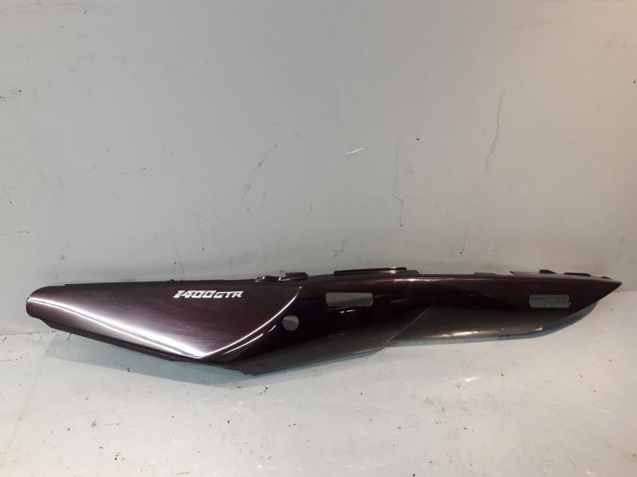 Framsidan på Bakvinge från en Kawasaki GTR 1400 -2012 motorcykel.