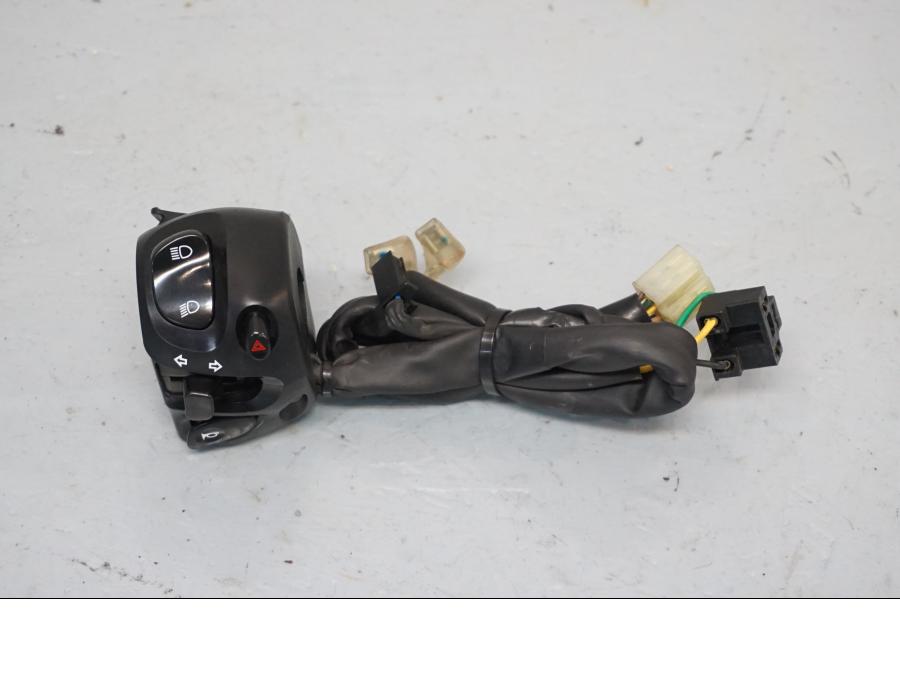 Framsidan på Styrelreglage från en Yamaha XJ 6 -2011 motorcykel.