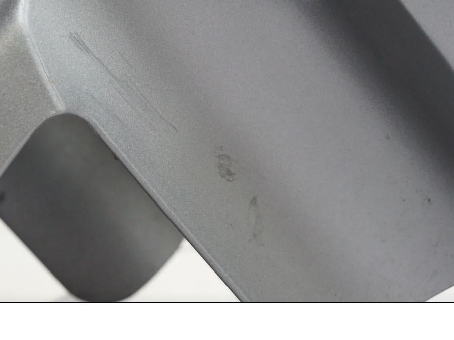 Snett uppifrån på Framskärm från en Kawasaki Z 900 -2019 motorcykel.