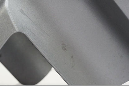 Snett uppifrån på Framskärm från en Kawasaki Z 900 -2019 motorcykel.