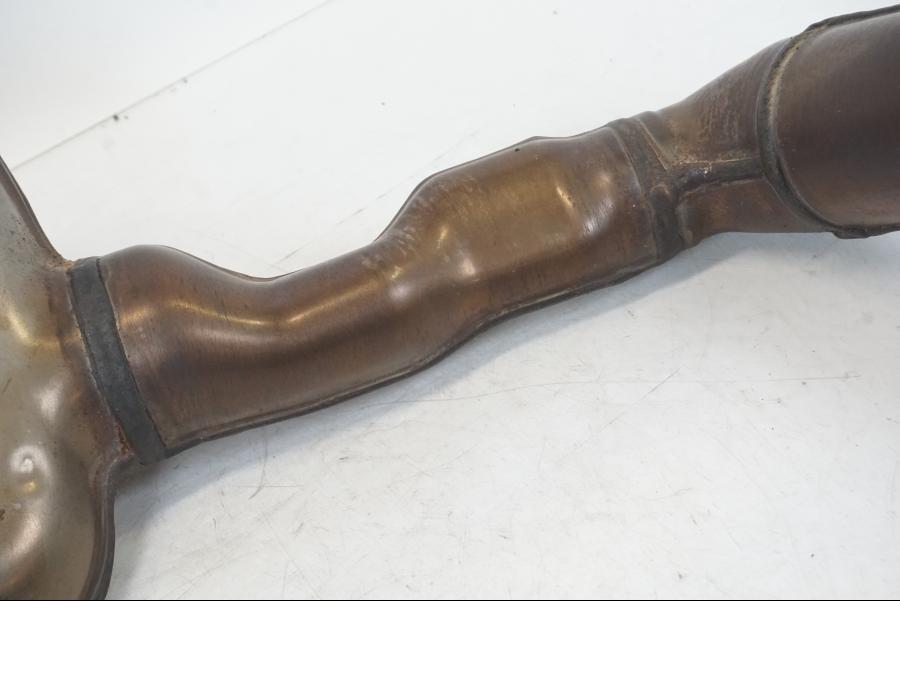 Höger sida på Avgassystem från en Yamaha YZF R7 -2022 motorcykel.