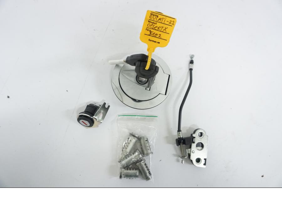 Framsidan på Låssats från en Ducati Desert X -2022 motorcykel.