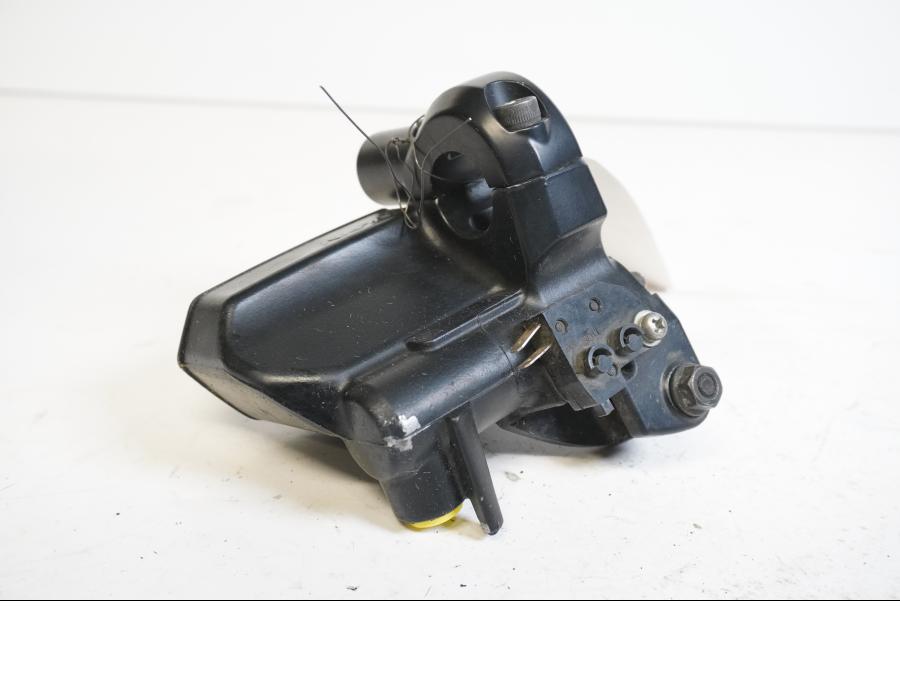 Höger sida på Bromshuvudcylinder från en Kawasaki ER-6N -2010 motorcykel.