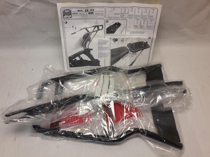 Framsidan på Topboxfäste från en Yamaha YP 125 -2000 motorcykel.