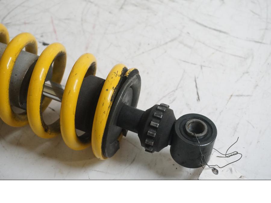 Baksidan på Stötdämpare från en Yamaha YZF R6 -1999 motorcykel.