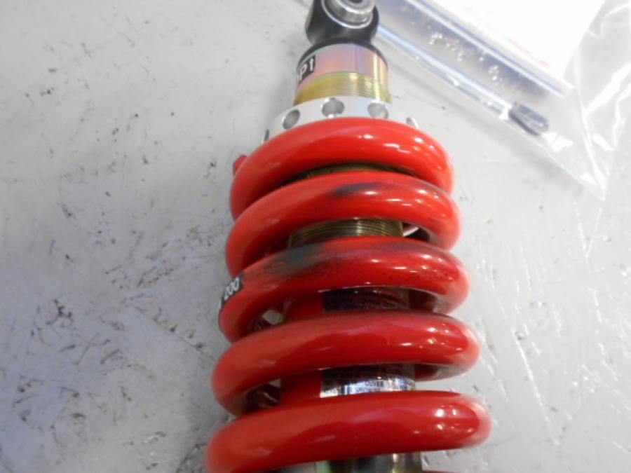 Vänster sida på Stötdämpare från en BMW F 800 R -2013 motorcykel.