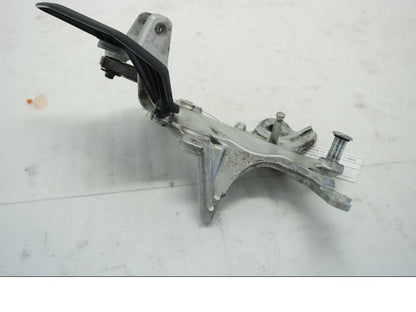 Baksidan på Fotpinnefäste från en Ducati Multistrada 1158 V4 -2021 motorcykel.