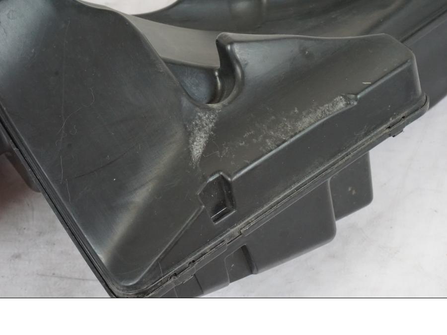 Baksidan på Luftrör från en Suzuki GSX-R 750 -2007 motorcykel.