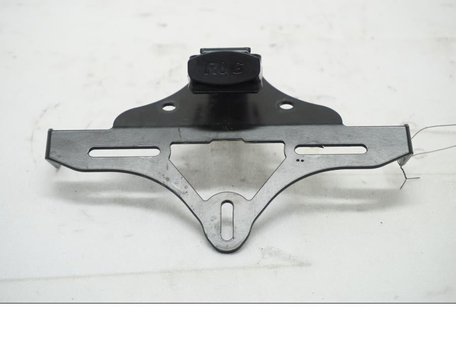 Framsidan på Skylthållare från en Aprilia SL 750 Shiver -2008 motorcykel.