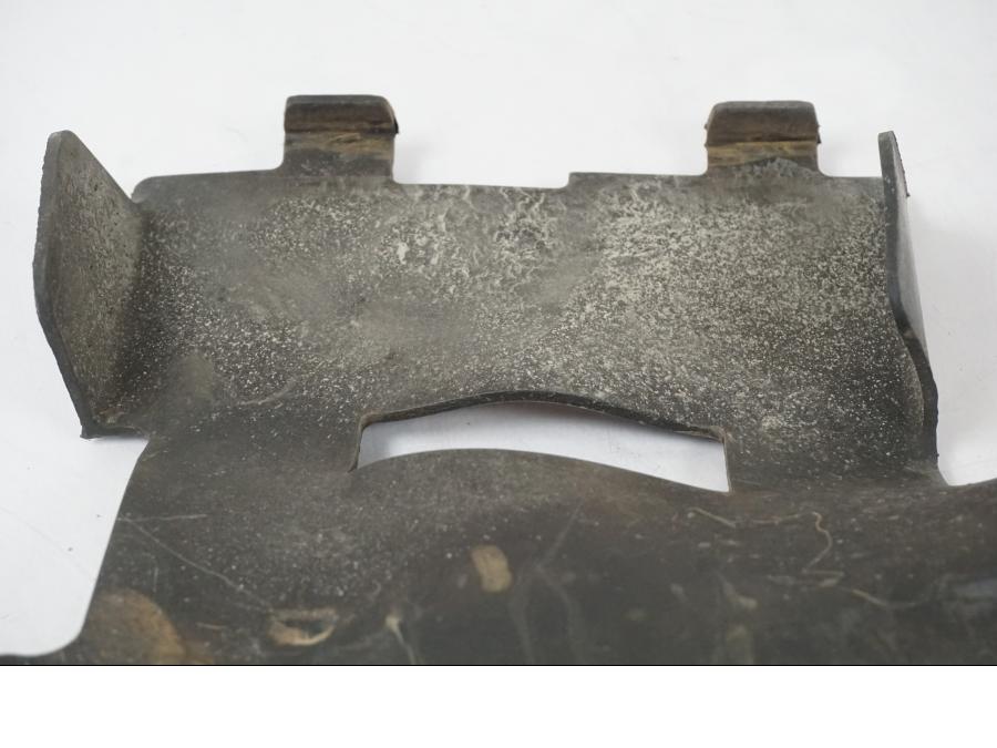 Höger sida på Värmeskydd från en Suzuki SV 650 S -2005 motorcykel.