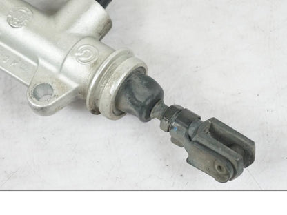 Höger sida på Bromshuvudcylinder från en BMW R 1200 R -2007 motorcykel.