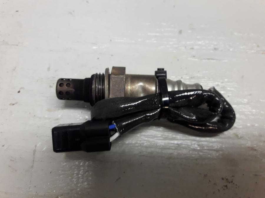 Framsidan på Lambdasond från en Yamaha XSR 900 -2016 motorcykel.