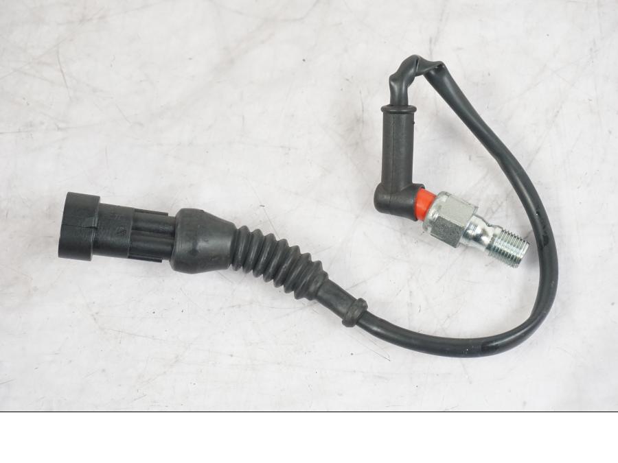 Framsidan på Bromsljuskontakt från en KTM 1290 Super Duke R -2022 motorcykel.