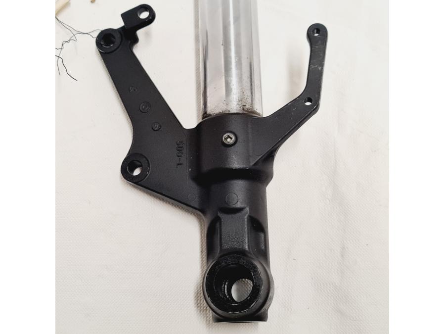 Snett uppifrån på Gaffelben från en Yamaha FZ1-SA -2008 motorcykel.