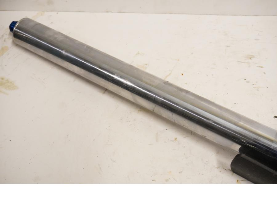 Vänster sida på Gaffelben från en Triumph Daytona 600 -2003 motorcykel.