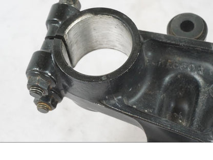 Snett nerifrån på Gaffelkrona från en Kawasaki KL 650A -1987 motorcykel.