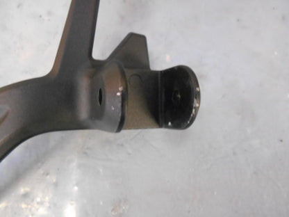 Höger sida på Fotpinnefäste från en Kawasaki Z 900 -2017 motorcykel.