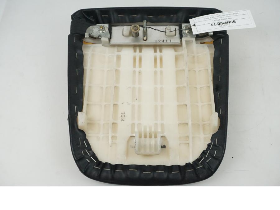 Snett uppifrån på Sadel från en Honda CBR 1000 -2005 motorcykel.