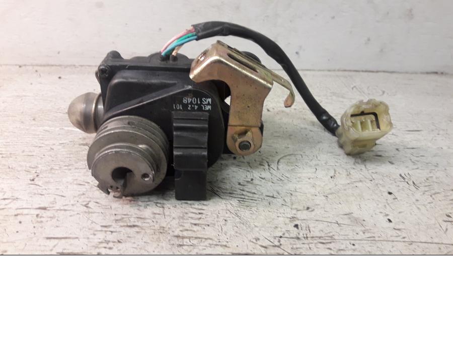 Framsidan på Avgasspjällmotor från en Honda CBR 1000 RR -2004 motorcykel.