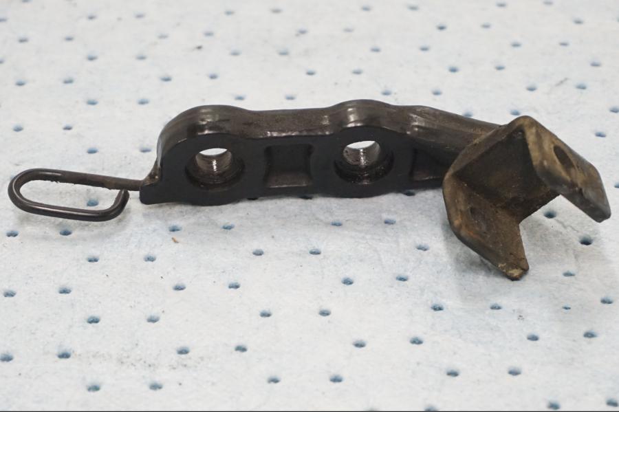 Framsidan på Fotpinnefäste från en BMW F 650 -1998 motorcykel.