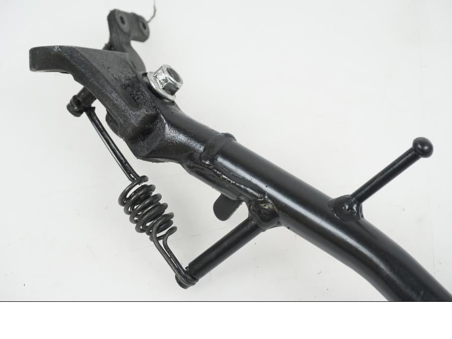 Baksidan på Sidostöd från en Suzuki GSX-R 750 -2009 motorcykel.