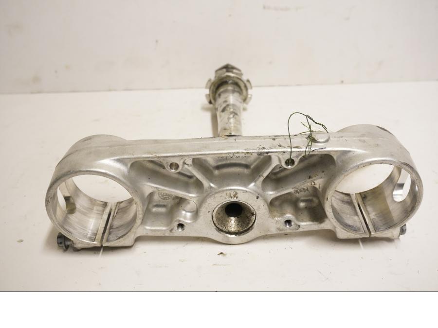 Baksidan på Gaffelkrona från en Aprilia SXV 550 -2008 motorcykel.