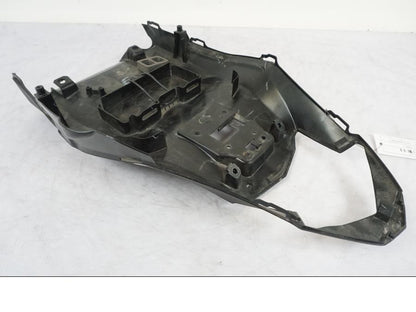 Snett uppifrån på Undertail från en Kawasaki Z 900 -2019 motorcykel.