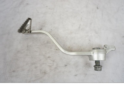 Höger sida på Bromspedal från en KTM 690 Duke -2014 motorcykel.