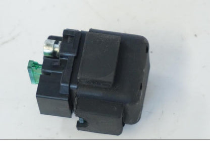 Vänster sida på Startrelä från en Honda SH 300 A -2011 scooter.