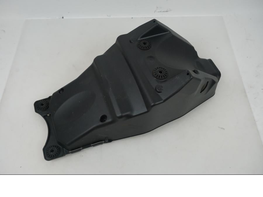 Snett nerifrån på Undertail från en Ducati Desert X -2022 motorcykel.