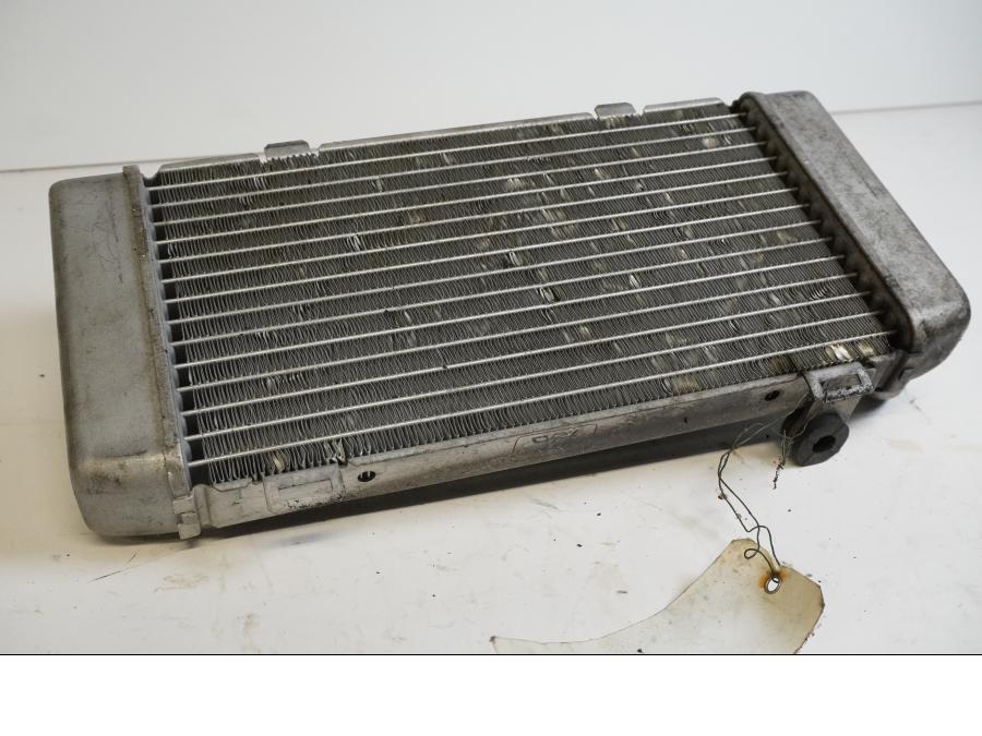 Höger sida på Vattenkyl från en Honda XL 1000 V -2008 motorcykel.