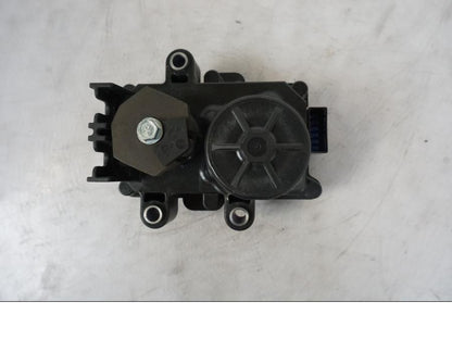 Snett nerifrån på Avgasspjällmotor från en KTM 1290 Super Duke R -2021 motorcykel.