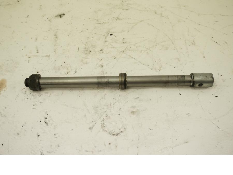 Framsidan på Axel från en Honda ST 1100 -1999 motorcykel.