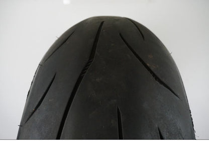 Vänster sida på Däck från en Mitas Sportforce   -0 moped.