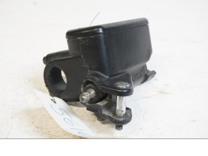 Baksidan på Bromshuvudcylinder från en Honda CBR 1100 XX -1998 motorcykel.