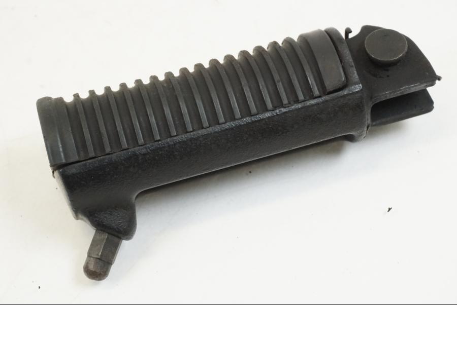 Snett uppifrån på Fotpinne från en Kawasaki VN 800 -2000 motorcykel.