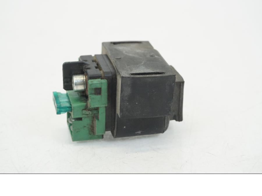 Höger sida på Startrelä från en Honda CB 750 -2002 motorcykel.