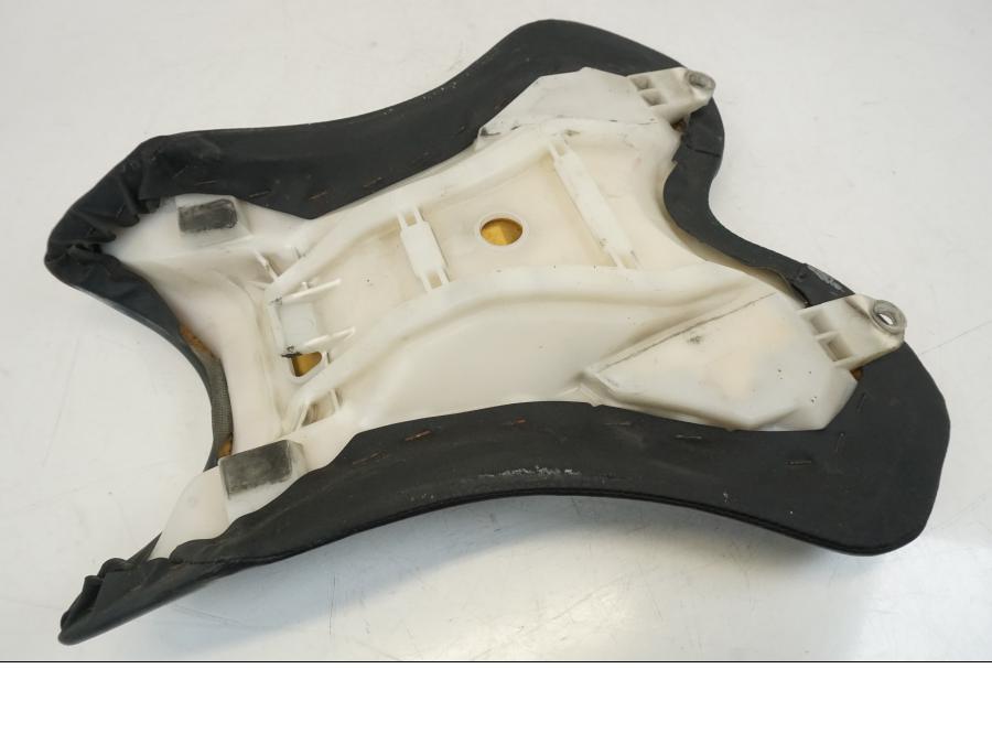 Extrabild3 på Sadel från en Yamaha YZF 1000 R1 -2004 motorcykel.