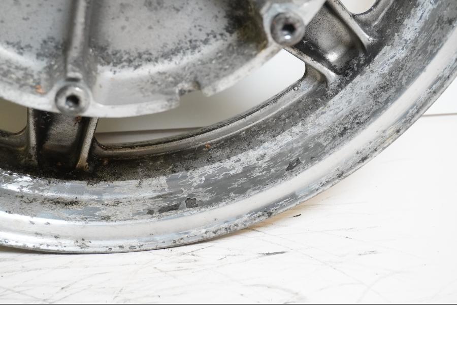 Höger sida på Fälg från en Honda GL 1500 -1998 motorcykel.