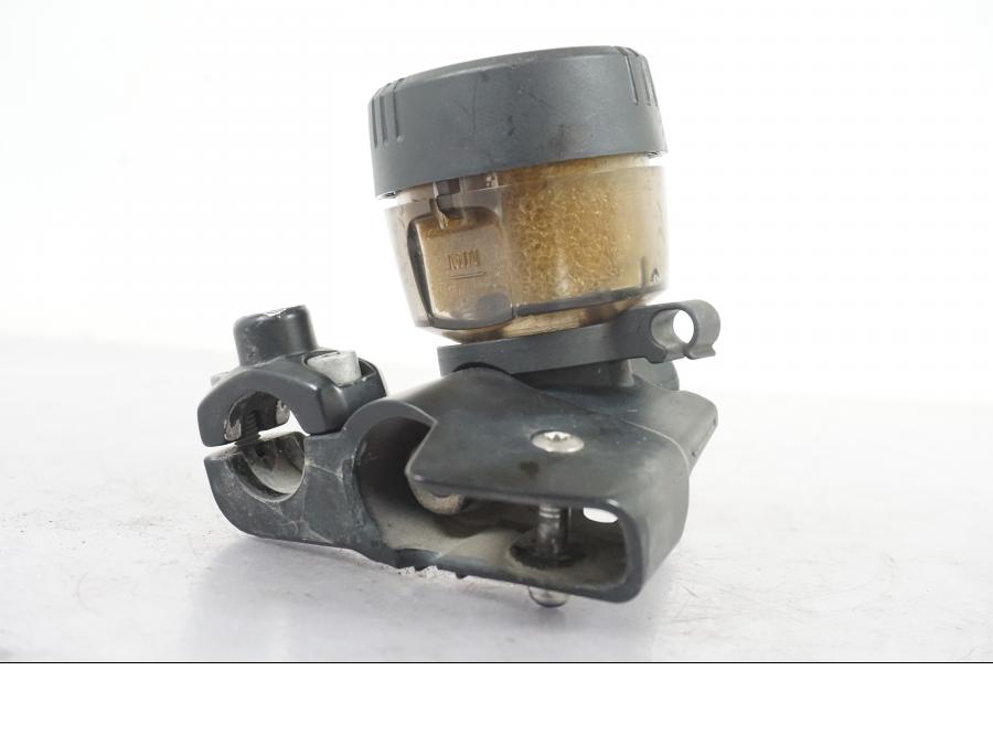 Höger sida på Bromshuvudcylinder från en BMW R 1200 GSA -2012 motorcykel.