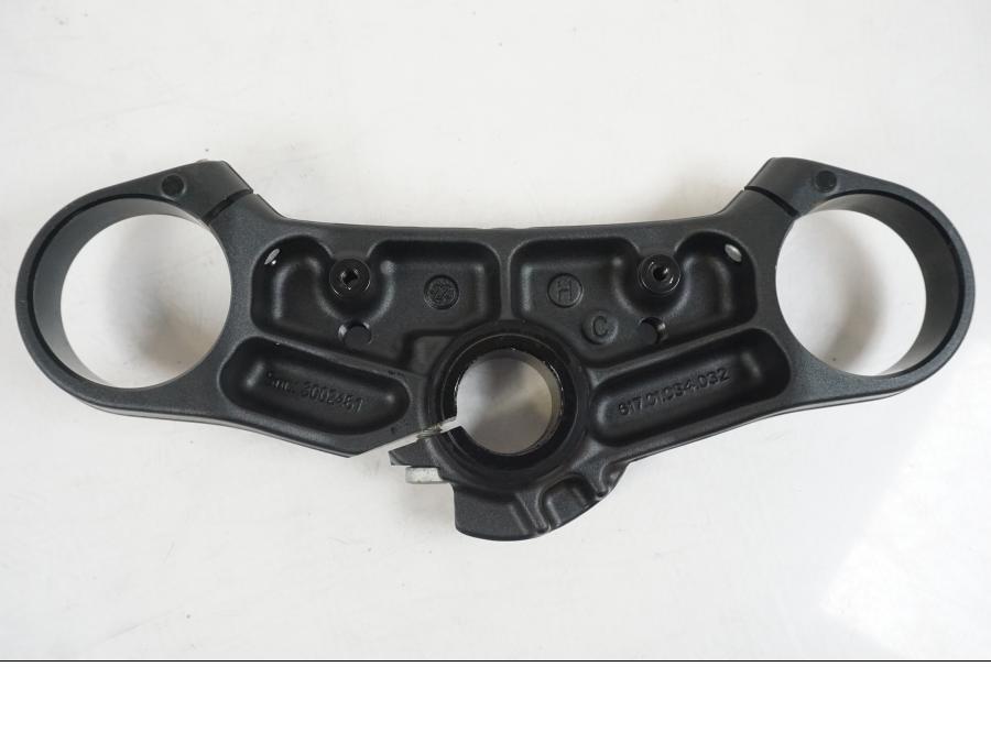 Snett uppifrån på Gaffelkrona från en KTM 1290 Super Duke R EVO -2023 motorcykel.