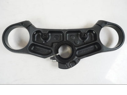 Snett uppifrån på Gaffelkrona från en KTM 1290 Super Duke R EVO -2023 motorcykel.